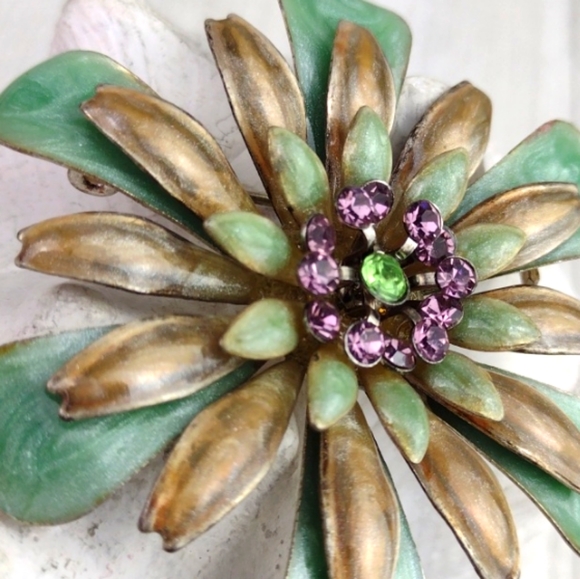 Vintage Enameled Jade & Silver/Gold Tone Flower Brooch With Violet Rhinestones - Picture 3 of 5